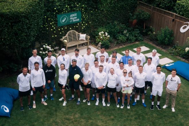 La ASICS TENNIS ACADEMY s'est enrichie d'un pays, la Grande-Bretagne et de 28 coachs en juillet dernier. Ces coachs se sont réunis à la Asics Tennis House juste avant Wimbledon - © Albin Durand - ASICS
