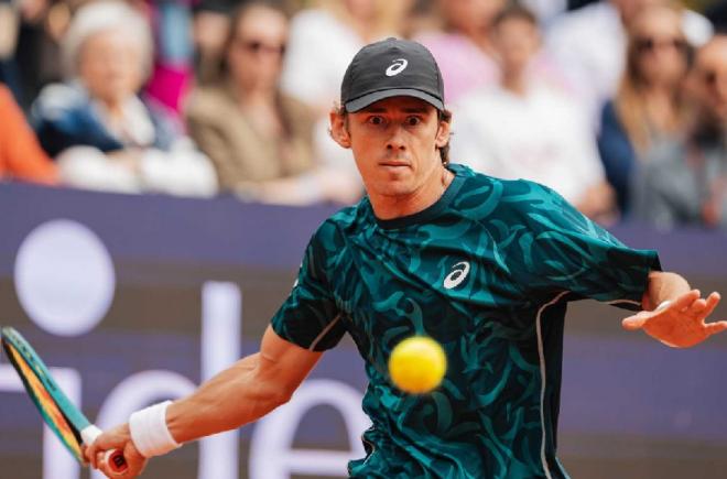 Alex De Minaur s'est qualifié en 3 sets au 2ème tour de Roland Garros - © UTS Nîmes