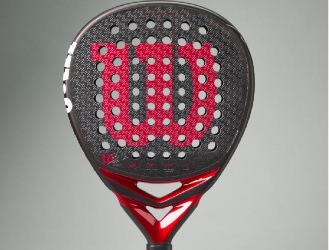 La nouvelle raquette de Padel WILSON BELA PRO V3, évolution de la BELA PRO V2.5, avec sa robe noire et rouge métal - © WILSON