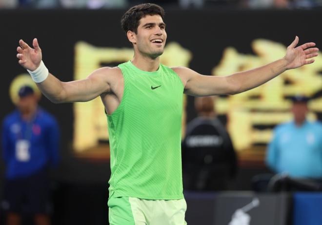 Carlos Alcaraz a remporté son 1er titre à l'Open d'Australie ce dimanche  - © Rolex - Antoine Couvercelle