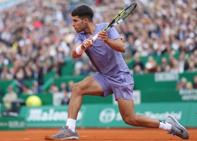 Carlos Alcaraz s'est solidement qualifié pour les 1/8èmes à Barcelone - © Rolex - Antoine Couvercelle