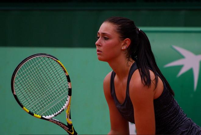 La Française Clothilde De Bernardi, concentrée au retour - © Tennisleader.fr