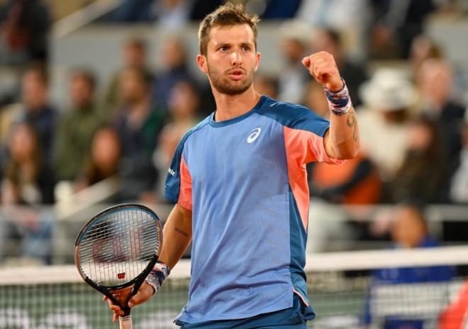 Corentin Moutet, le poing rageur sur un coup gagnant, a hélas été dominé en 4 sets ce dimanche  - © FFT - Julien Crosnier