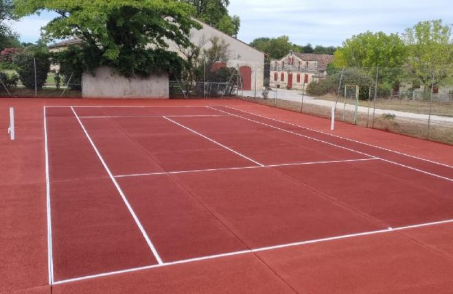 L'une des réalisations récentes de courts par la société SERVICE TENNIS - © DR