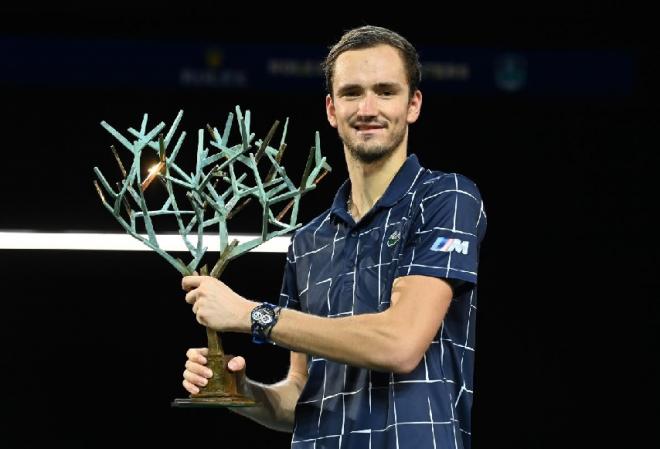 Daniil Medvedev a remporté son 1er titre à Paris-Bercy ce dimanche en battant A. Zverev - © Tec - RG