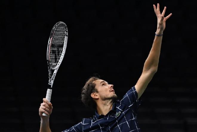 Daniil Medvedev a assuré l'essentiel sans briller ce mercredi à Bercy - © Tecnifibre