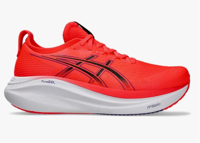 Ci-dessus, les Chaussures de Running hommes ASICS GEL-NIMBUS 27 en gros plan, qui ont satisfait pleinement notre testeur, excellent joueur de tennis amateur - © ASICS