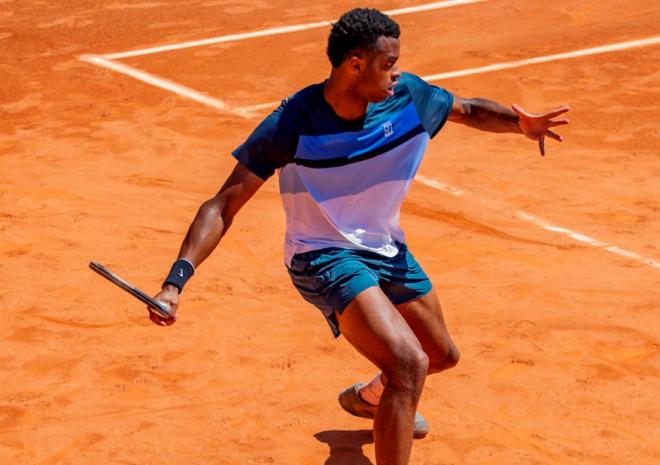 Giovanni Mpetshi Perricard a mis un set pour bien rentrer dans son 1er match à RG - © Alexis Atteret