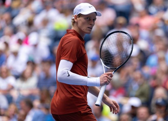 Jannik Sinner a remporté son premier Masters 1000 à Paris ce dimanche - © Rolex - Jed Jacobsohn