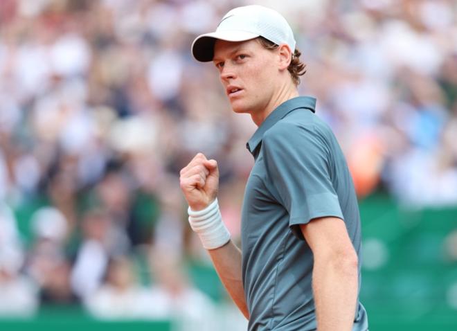 Jannik Sinner s'est qualifié pour le dernier carré à Madrid ce mercredi - © Rolex - Antoine Couvercelle