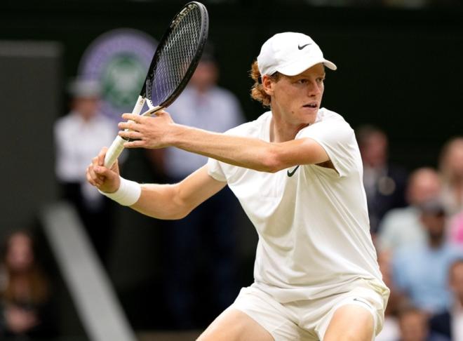 Jannik Sinner ne s'est guère rassuré ce lundi pour ses débuts à Wimbledon - © Rolex - Jon Buckle
