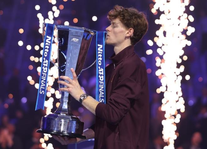 Jannik Sinner a remporté le Masters ATP pour la seconde fois consécutive ce dimanche à Turin - © Rolex - Antoine Couvercelle