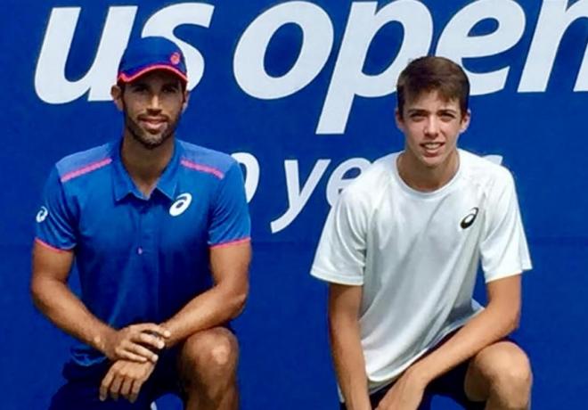 Julien GILLET (à gauche) et le jeune espoir français Arthur CAZAUX, lors de l'US Open juniors - © Droits Réservés