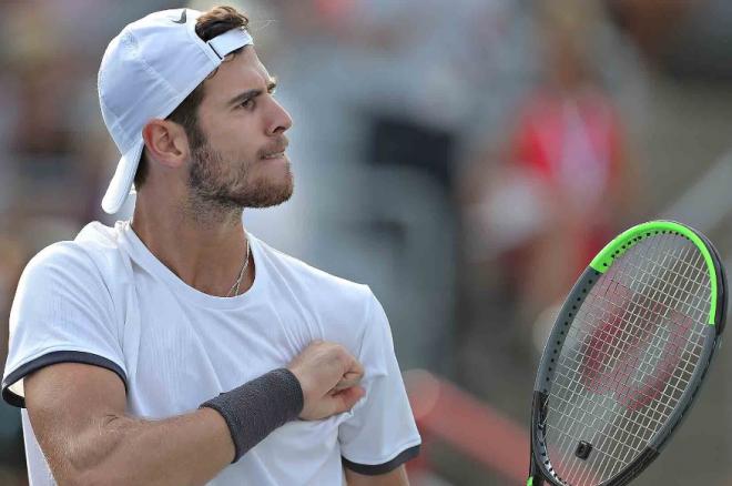 Karen Khachanov s'est montré très solide en ouverture du tournoi de Dubaï ce lundi. Le Russe a dominé logiquement en 2 manches le Kazakh Mikhail Kukushkin - © DR