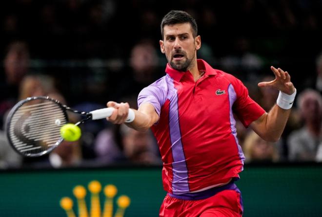 Novak Djokovic s'est imposé très solidement ce vendredi face à Holger Rune à Paris-Bercy - © Icon Sport