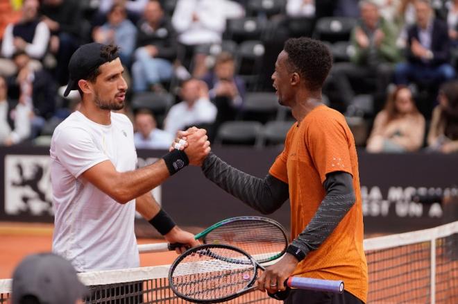 Gaël Monfils (à droite à l'image) a été dominé par Pedro Cachin au 1er tour à Lyon - © AlexandreHergott