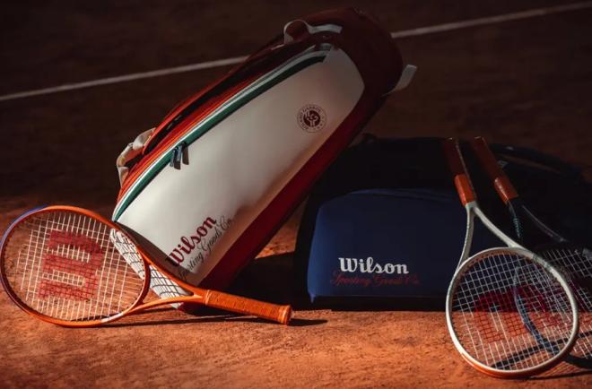 Les produits de la collection 2026 WILSON ROLAND GARROS avec sa french touch, ci-dessus, sont actuellement en vente et seront également vendus dans les boutiques à Roland Garros, durant tout le tournoi - © WILSON