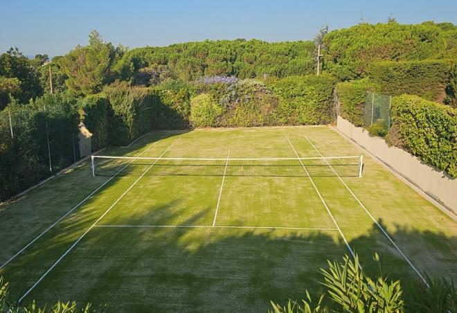 L'une des réalisations récentes de courts par la société SERVICE TENNIS - © Service Tennis