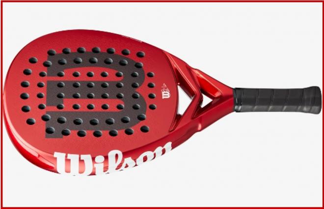 La raquette de Padel WILSON BELA PRO V2.5, évolution de la BELA PRO V2, avec sa robe rouge métal - © WILSON