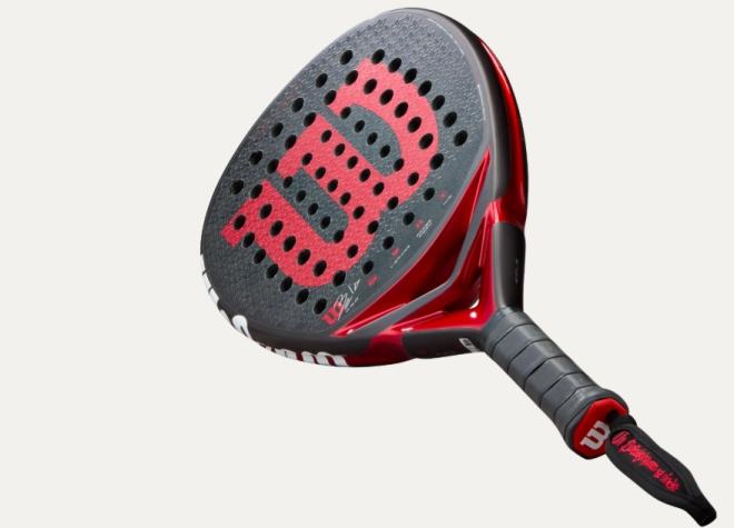 La nouvelle raquette de Padel WILSON BELA PRO V3, lancée à la mi-juin, avec sa robe noire et rouge métal - © WILSON