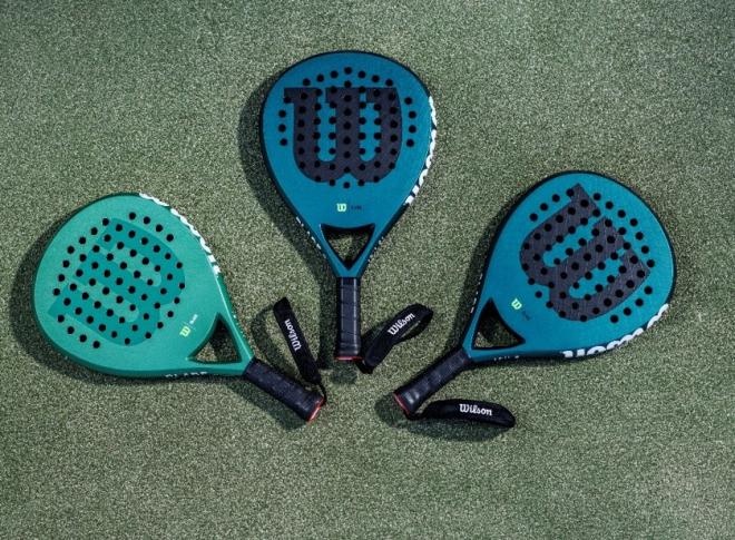 Vue d'ensemble des 3 nouvelles raquettes de Padel WILSON BLADE V3 (ndlr, la Blade V3 est à gauche) - © WILSON