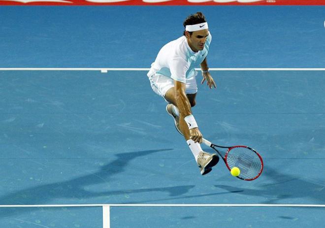 Troisième échec en trois simples pour Roger Federer à l'IPTL qui n'a toujours pas remporté de match en simple - © DR