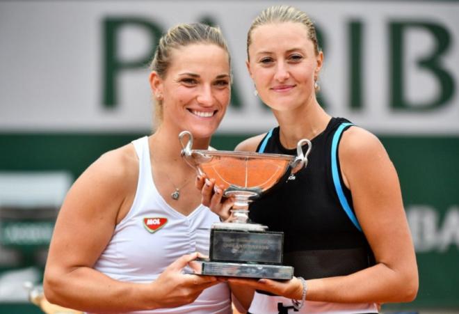 Timea Babos (à gauche) et Kristina Mladenovic ont remporté le double femmes de RG ce dimanche - © DR