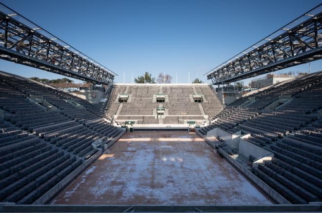 La charpente métallique du court Suzanne Lenglen a été installée - © C- Guibbaud - FFT