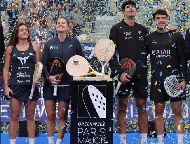 Les vainqueurs du Premier Padel de Paris 2024, de g. à d. : Paula Josemaria Martin, Ariana Sanchez Fallada, Arturo Coello et Agustin Tapia - © Jean-Charles Caslot / FFT