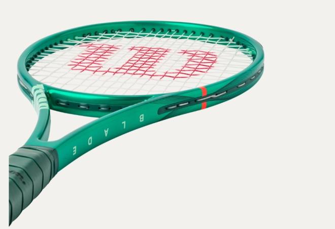 Ci-dessus, la raquette WILSON BLADE 98 PRO 16x19 V10 issue de la gamme BLADE V10 qui comprend 8 modèles - © WILSON